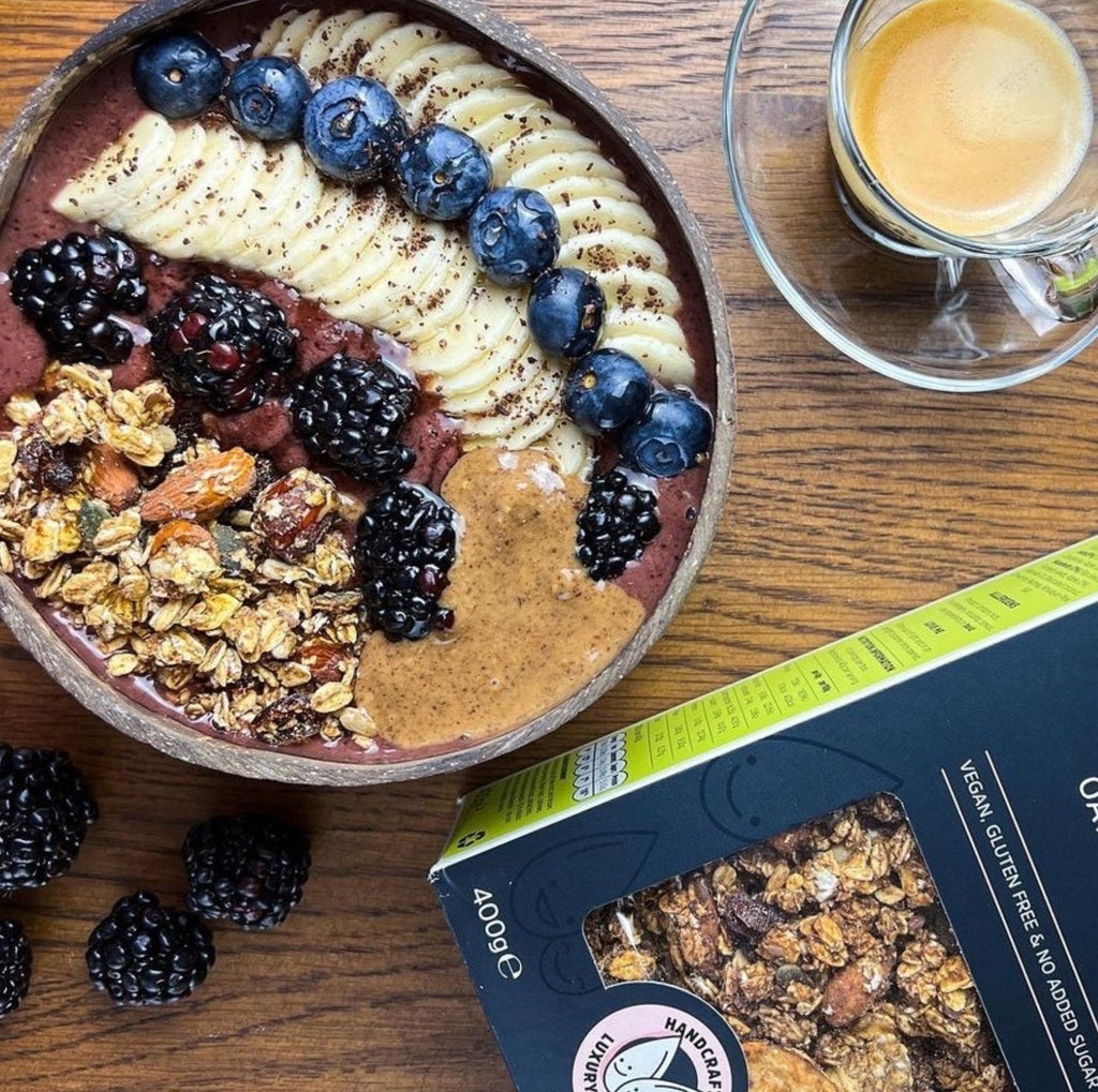 VEGAN BERRY GRANOLA BOWL